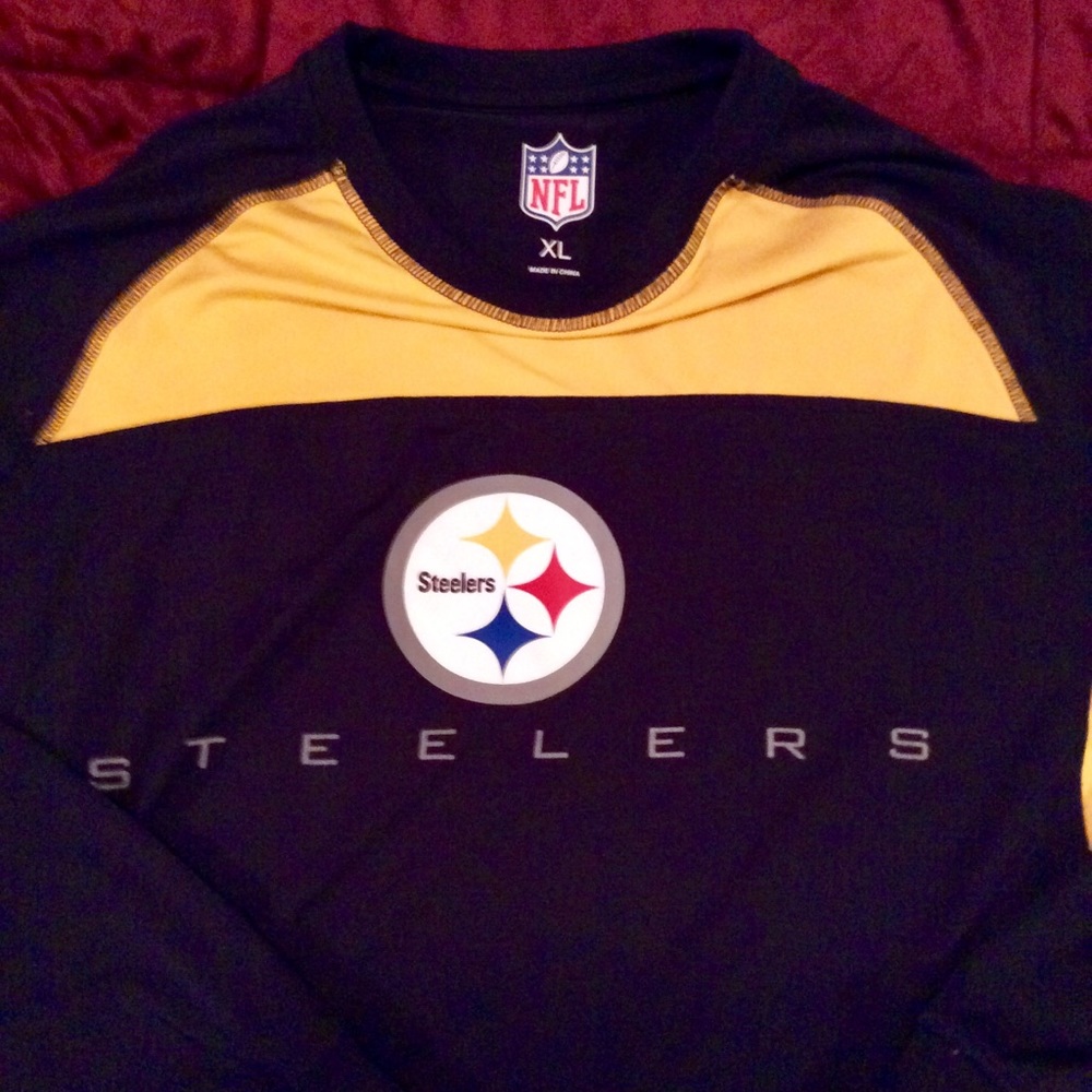 NWOT OFFICIAL NFL STEELERS heavy LS shirt.